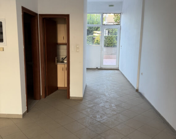 1099-93818376.jpg